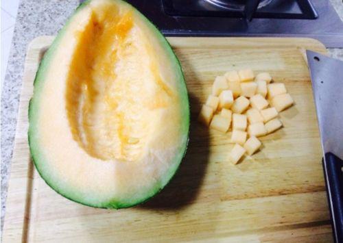 女生带货吃哈密瓜视频大全,视频大全带你领略美味诱惑