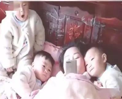 小姨分手弟弟吃瓜视频,弟弟吃瓜视频爆笑全场